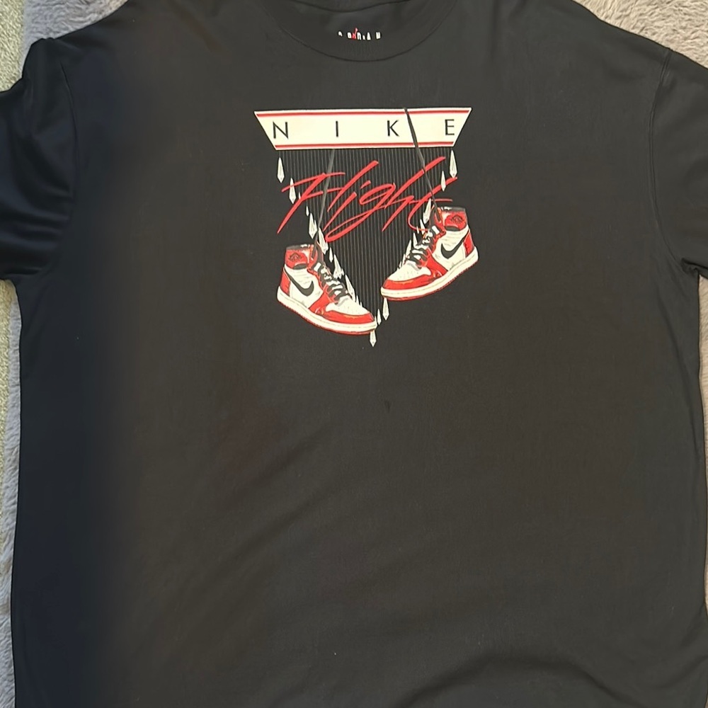 Nike Men's Black Graphic T-Shirt